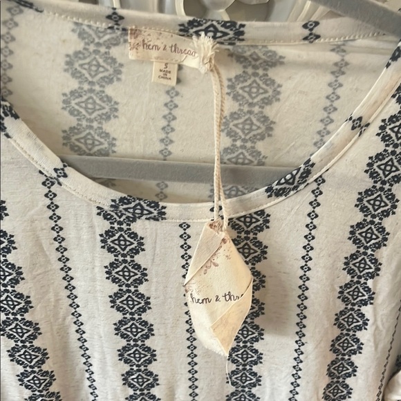 Hem & Thread off white and Blue Tee - Picture 2 of 4